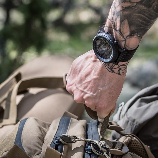 ss050504000-suunto-core-alpha-stealth-800x800px-06